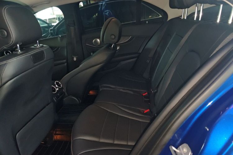 奔驰C级 2019款 C 260 L 运动版中控内饰7004