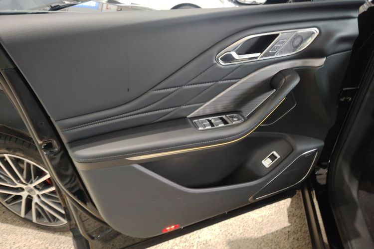 红旗HS7 PHEV 2024款 2.0T PHEV 四驱旗畅版 6座中控内饰7007