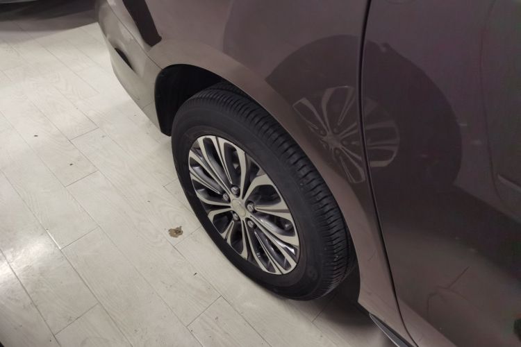 别克GL8 2023款 陆上公务舱 652T 豪华型车身外观6008