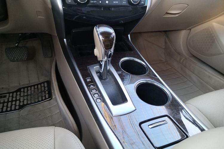 日产 天籁 2013款 2.0L XL舒适版中控内饰18