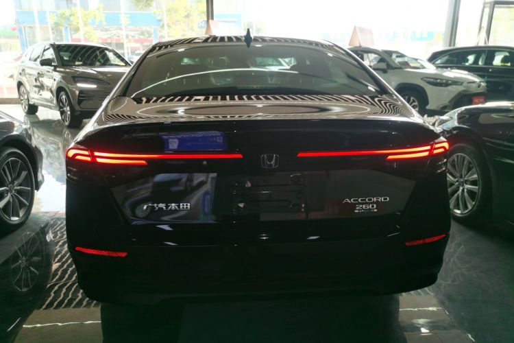 本田 雅阁 2023款 260TURBO 智享版车身外观6