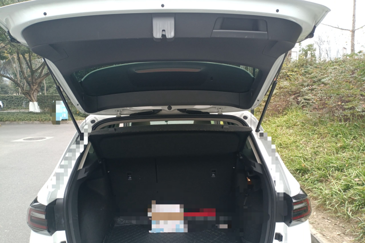 大众 途岳 2023款 300TSI 两驱皎月版中控内饰23