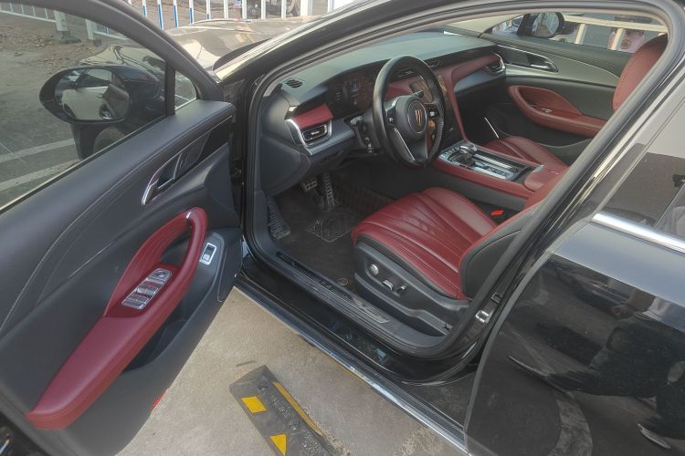 红旗H5 2024款 2.0T 自动智联旗畅版中控内饰7003