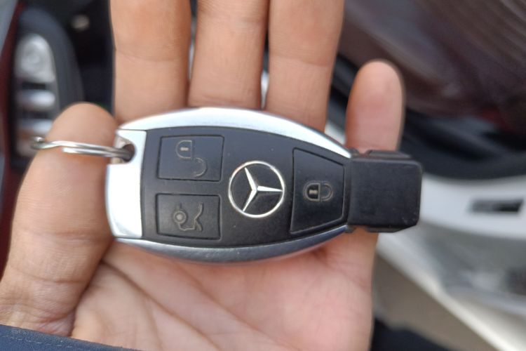 奔驰C级 2017款 改款 C 200 运动版中控内饰11