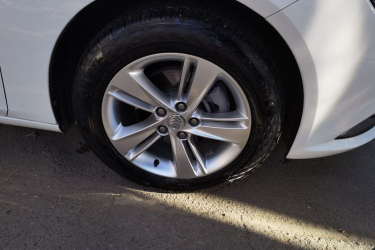 别克 君威 2019款 20T 精英型 国V车身外观10