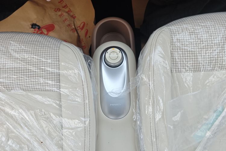 五菱汽车 宏光MINIEV 2025款 四门版 进阶款中控内饰18