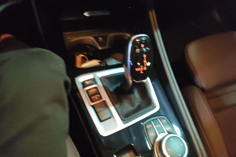 宝马1系 2021款 改款 120i M运动曜夜版局部细节18