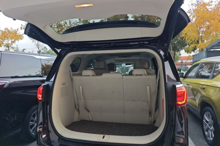 别克GL8 2020款 Avenir艾维亚 七座亲礼版机舱底盘23