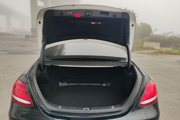 奔驰E级 2018款 E 200 L机舱底盘23