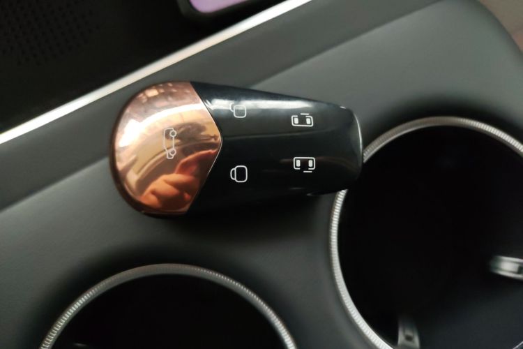 岚图汽车 岚图梦想家 2025款 PHEV 四驱旗舰乾崑版中控内饰11