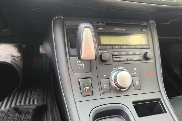 雷克萨斯CT 2017款 CT200h 精英版 单色 国V中控内饰18