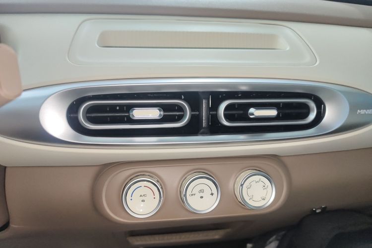 五菱汽车 宏光MINIEV 2025款 四门版 进阶款中控内饰16