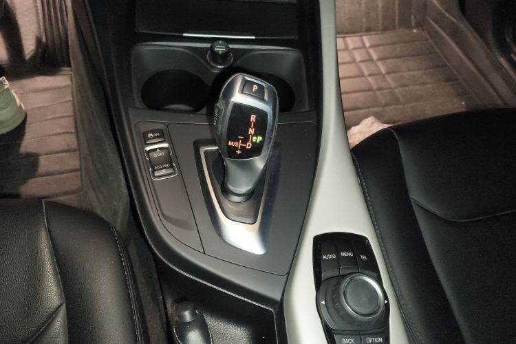 宝马1系(进口) 2016款 118i 领先型中控内饰18