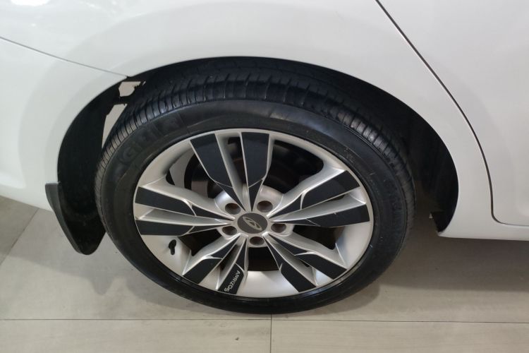 奇瑞 艾瑞泽5 2016款 1.5L 手动领锐版车身外观6008