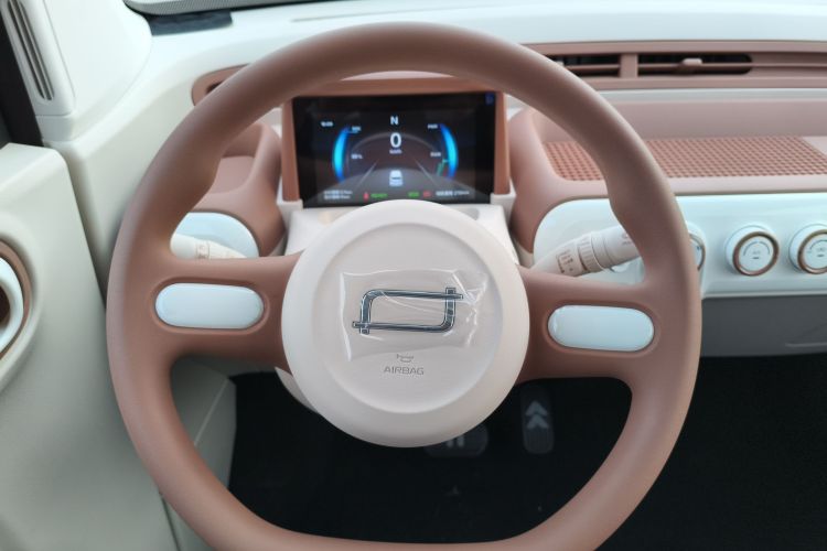 奔腾小马 2025款 222km 灵动马中控内饰13