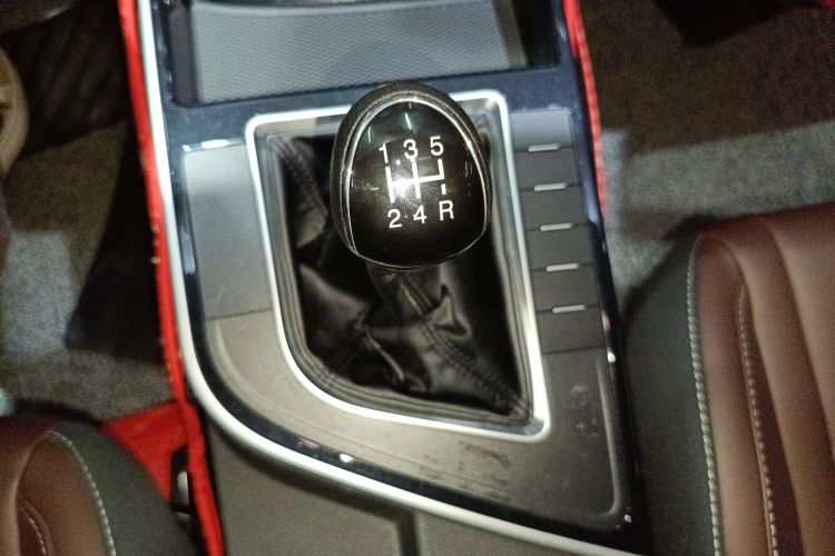 东风风行 风行T5 2024款 盛世款 1.6L 手动寻梦版 五座局部细节18