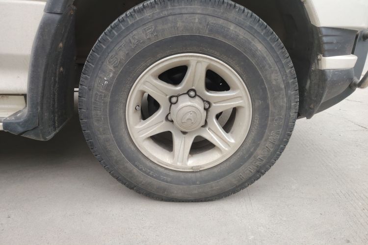 猎豹汽车 猎豹Q6 2015款 2.4L 手动四驱卓越型车身外观10