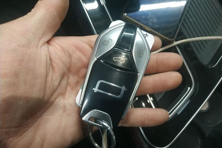 奔腾T90 2023款 2.0T 自动旗舰型中控内饰11