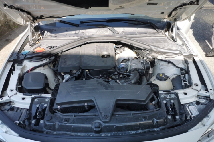 宝马3系 2016款 316i 时尚型局部细节24