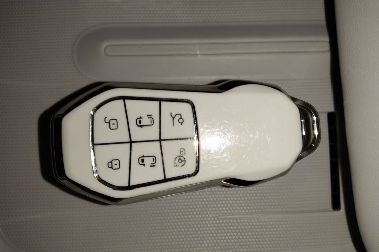 小鹏X9 2024款 702超长续航Max中控内饰7001