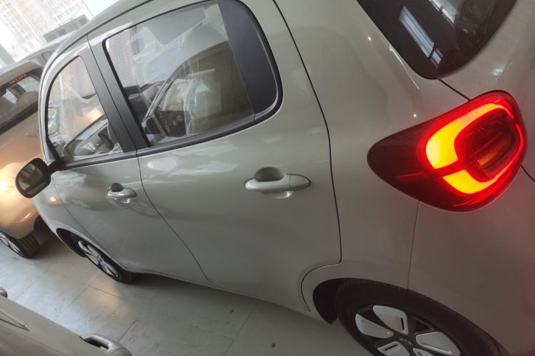 五菱汽车 宏光MINIEV 2025款 四门版 进阶款车身外观4