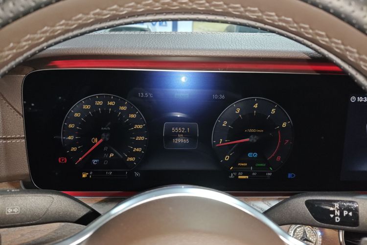 奔驰E级 2020款 E 260 L中控内饰14