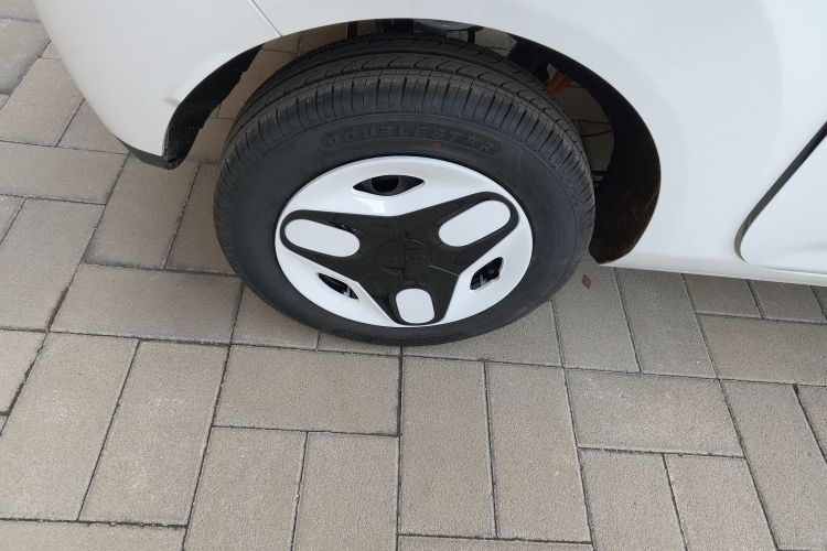 吉利银河 熊猫 2025款 210km 元气熊车身外观6008