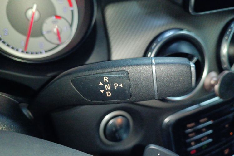 奔驰GLA 2016款 GLA 200 动感型局部细节18