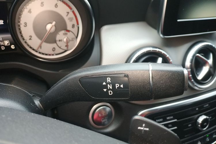 奔驰CLA 2016款 CLA 200 动感型中控内饰18