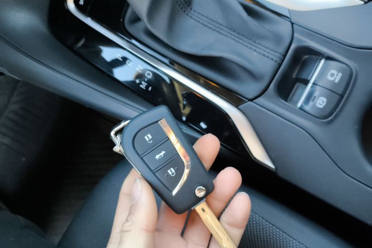 丰田 卡罗拉 2022款 TNGA 1.5L CVT先锋版中控内饰11