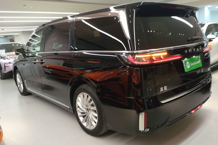 岚图汽车 岚图梦想家 2024款 PHEV 超长续航卓越版车身外观4