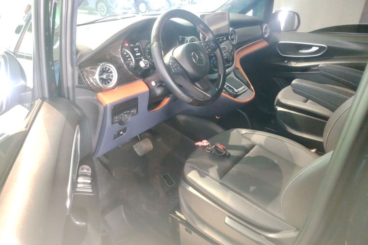 奔驰 威霆 2020款 2.0T 精英版 7座中控内饰20