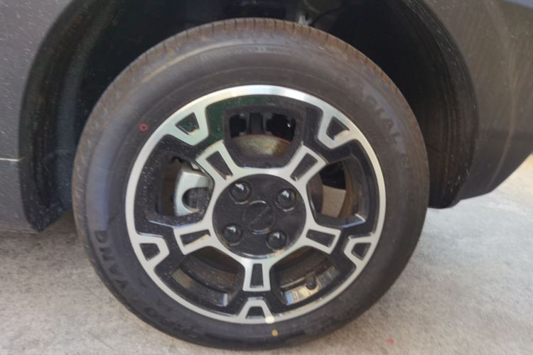 吉利银河 2025款 210km 熊猫骑士车身外观10