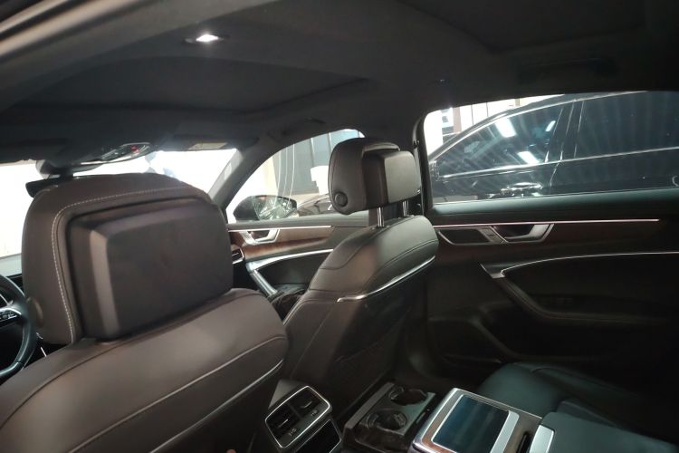 奥迪A6L 2023款 55 TFSI quattro 尊享动感型中控内饰22