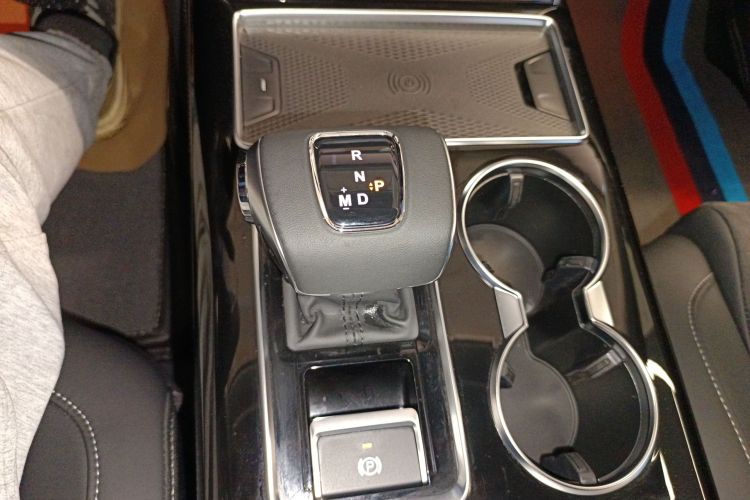 红旗HS7 2022款 2.0T DCT两驱智联旗畅版 五座中控内饰18