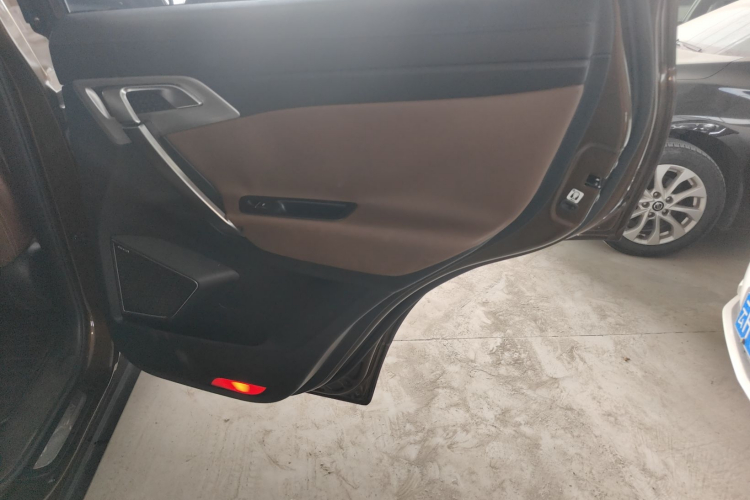 吉利汽车 博越 2016款 1.8TD 自动智尊型中控内饰7006