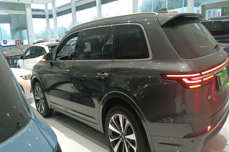 理想汽车 理想ONE 2020款 增程6座版车身外观4