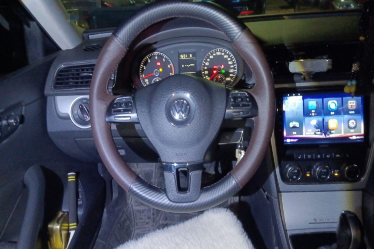 大众 帕萨特 2014款 1.8TSI DSG尊荣导航版中控内饰13