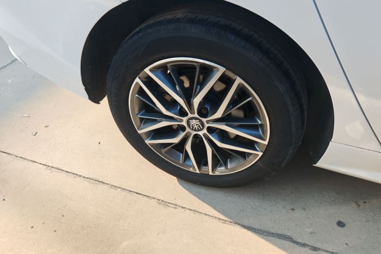 比亚迪 秦PLUS 2021款 DM-i 55KM 旗舰型车身外观6003