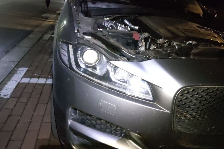 捷豹F-PACE 2020款 2.0T 都市尊享版车身外观8