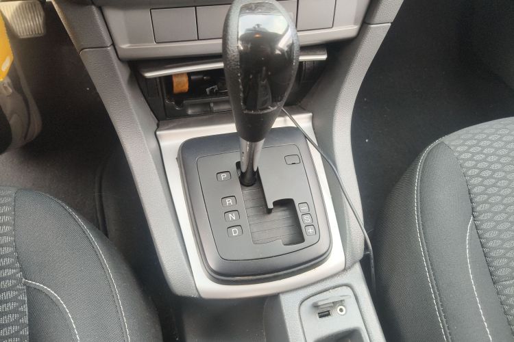 福特 福克斯 2013款 两厢经典 1.8L 自动基本型中控内饰18