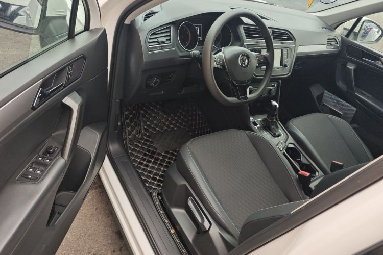 大众 途观L 2017款 330TSI 自动两驱风尚版中控内饰20