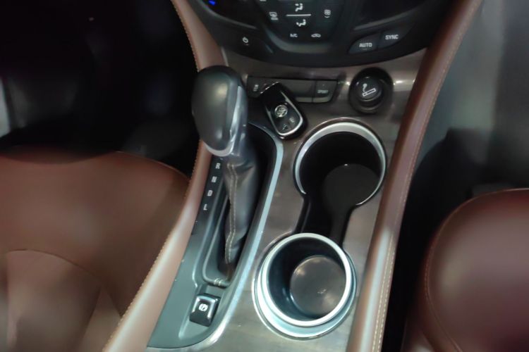 别克 昂科威 2017款 28T 四驱精英型中控内饰18