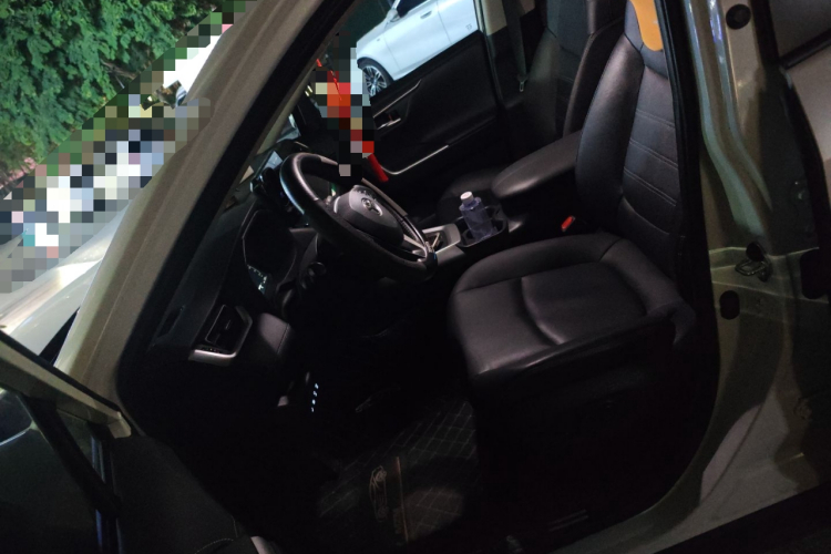 丰田 RAV4荣放 2023款 2.0L CVT两驱风尚Plus版中控内饰19