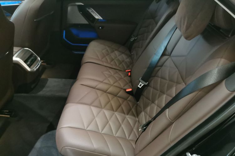 宝马7系 2023款 735Li M运动套装中控内饰7004