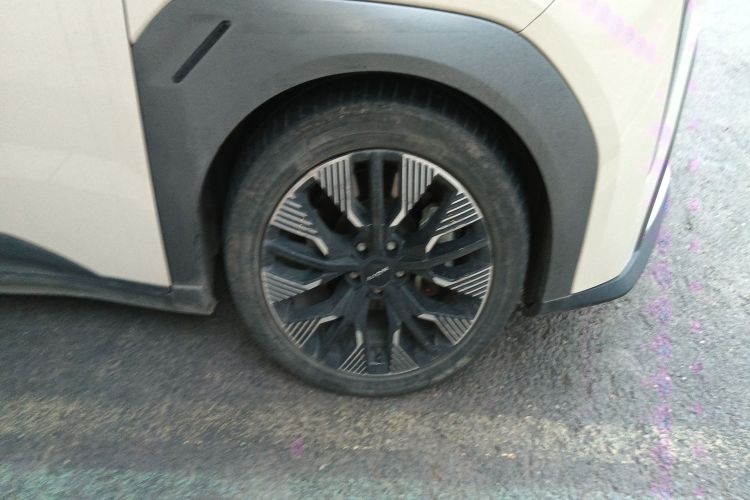 埃安 AION Y 2022款 70 科技版 磷酸铁锂车身外观10