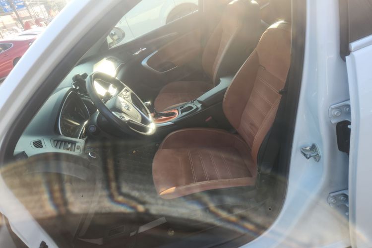 别克 君威 2015款 1.6T 精英技术型中控内饰19