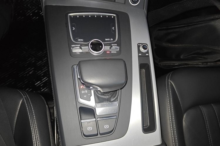 奥迪Q5L 2020款 40 TFSI 荣享时尚型局部细节18