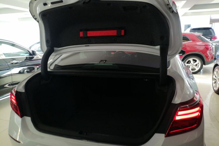 本田 英仕派 2022款 260TURBO 精悦版机舱底盘23