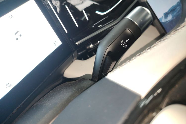 吉利银河 银河L6 2023款 125km 星舰中控内饰18